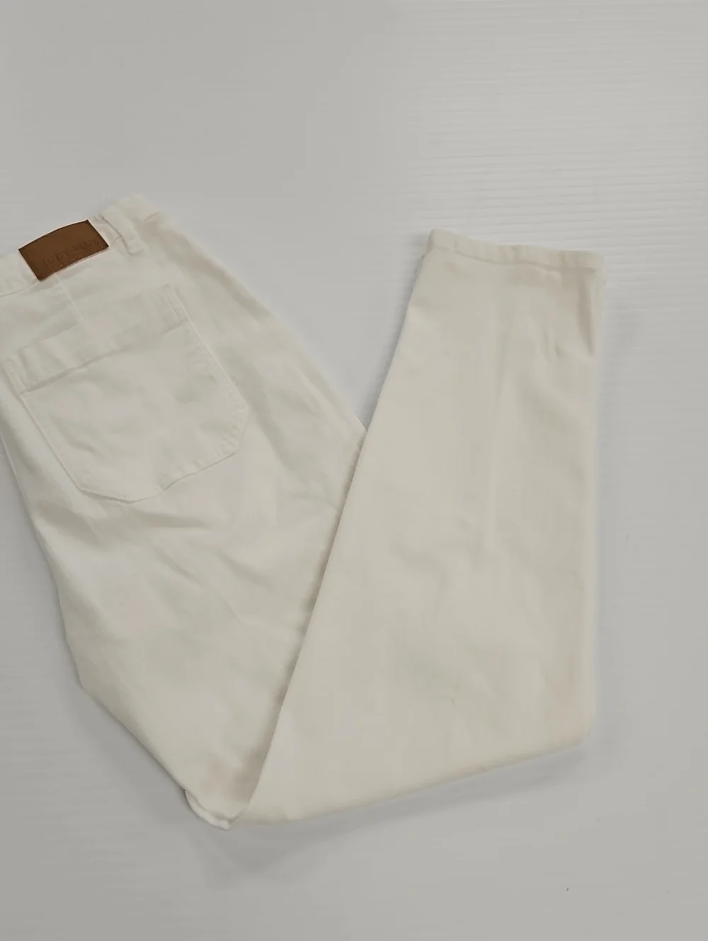 Judy Blue White Slim Straight Jeans